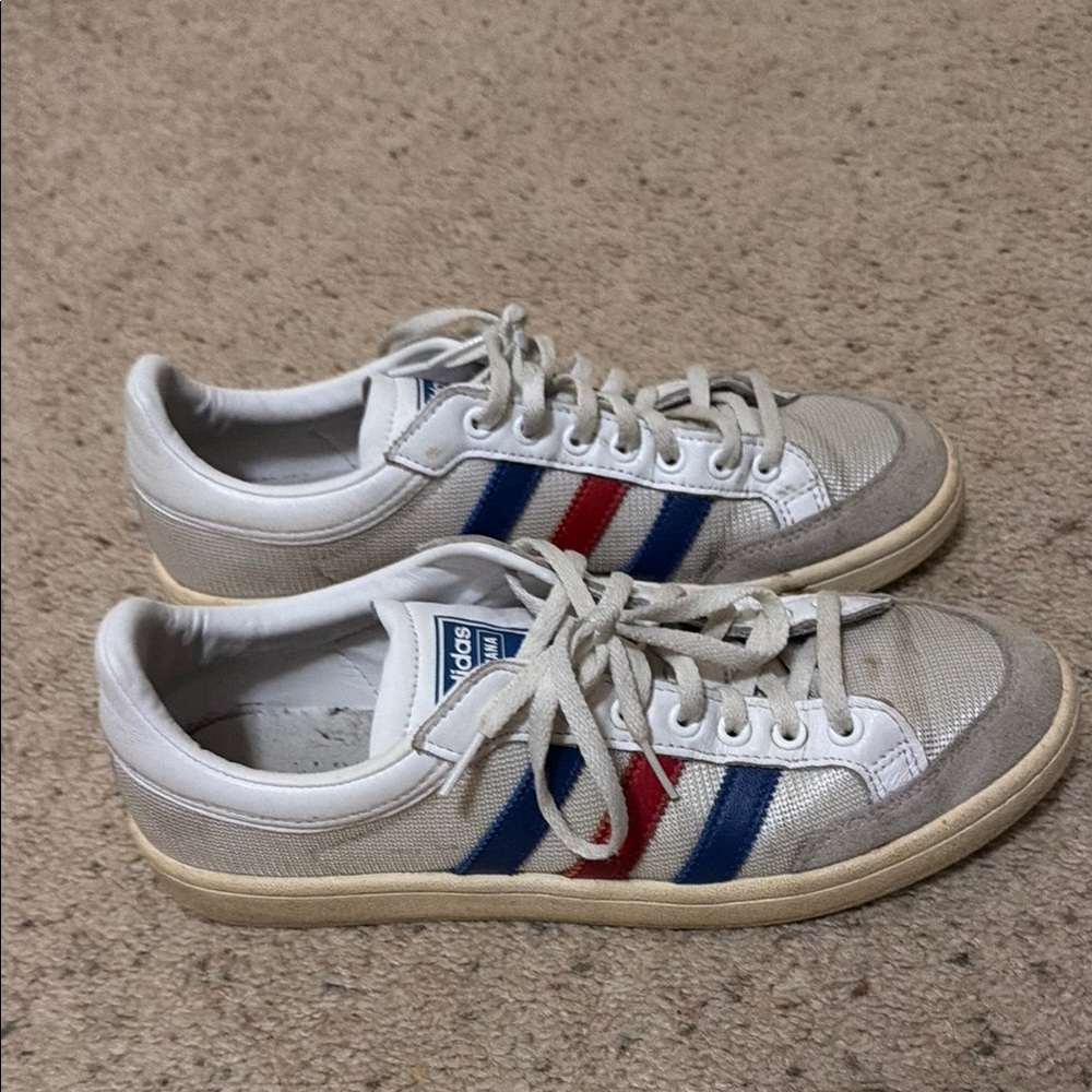 Adidas Classic White Sneakers with Red and Blue Accents - Picture 5 of 5